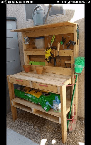 garden accessories made from pallets