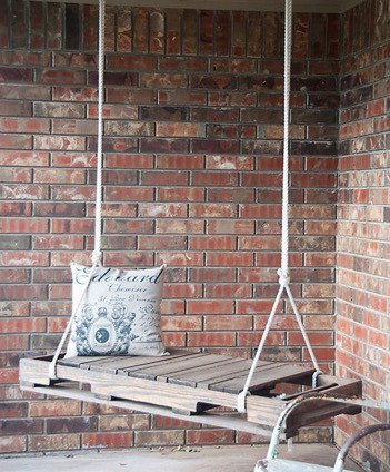 swing made from wooden pallets