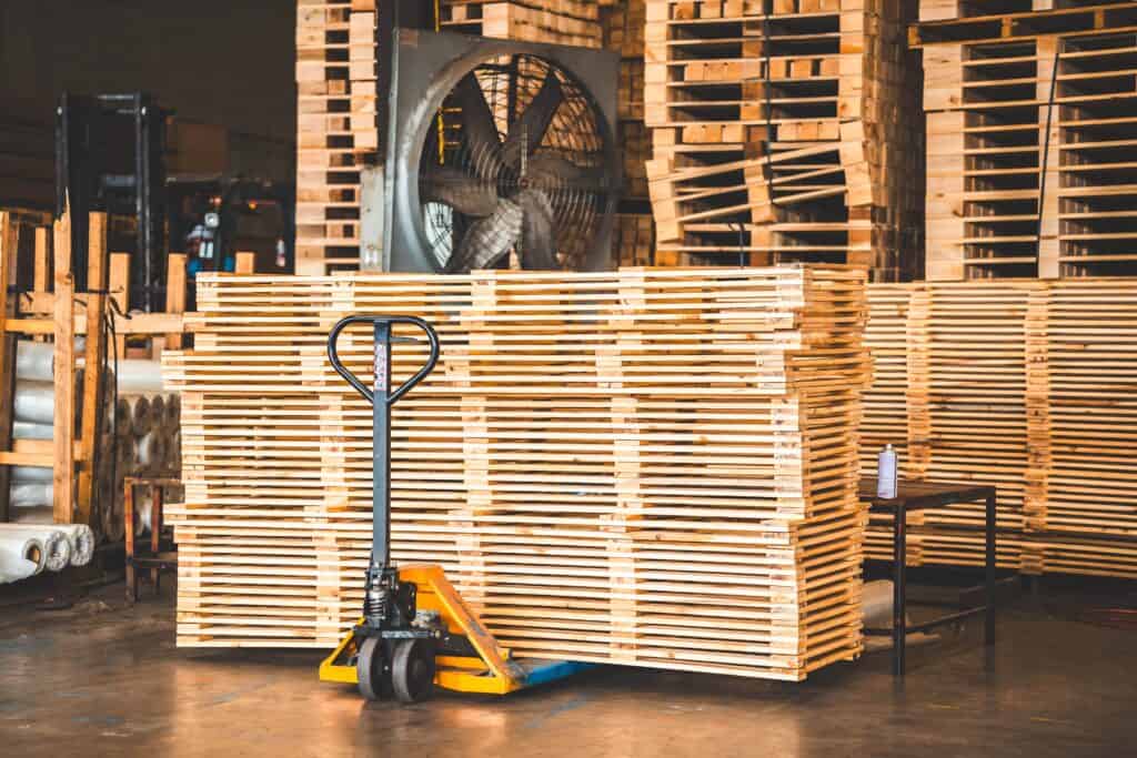 Carpenter wooden plank factory